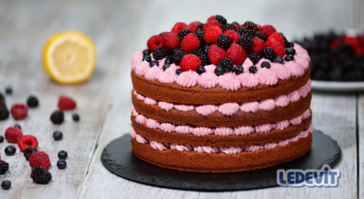 Naked cake con ganache de frutilla