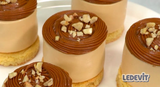 Semifrío de dulce de leche y maní