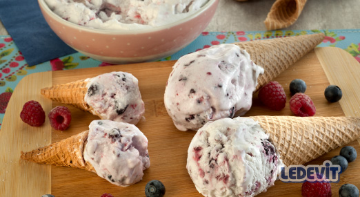 Helado de frutos del bosque